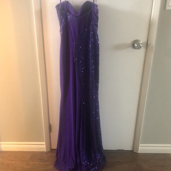 Deep purple strapless floor length prom dress/ gown hardly worn, small train - Picture 3 of 4